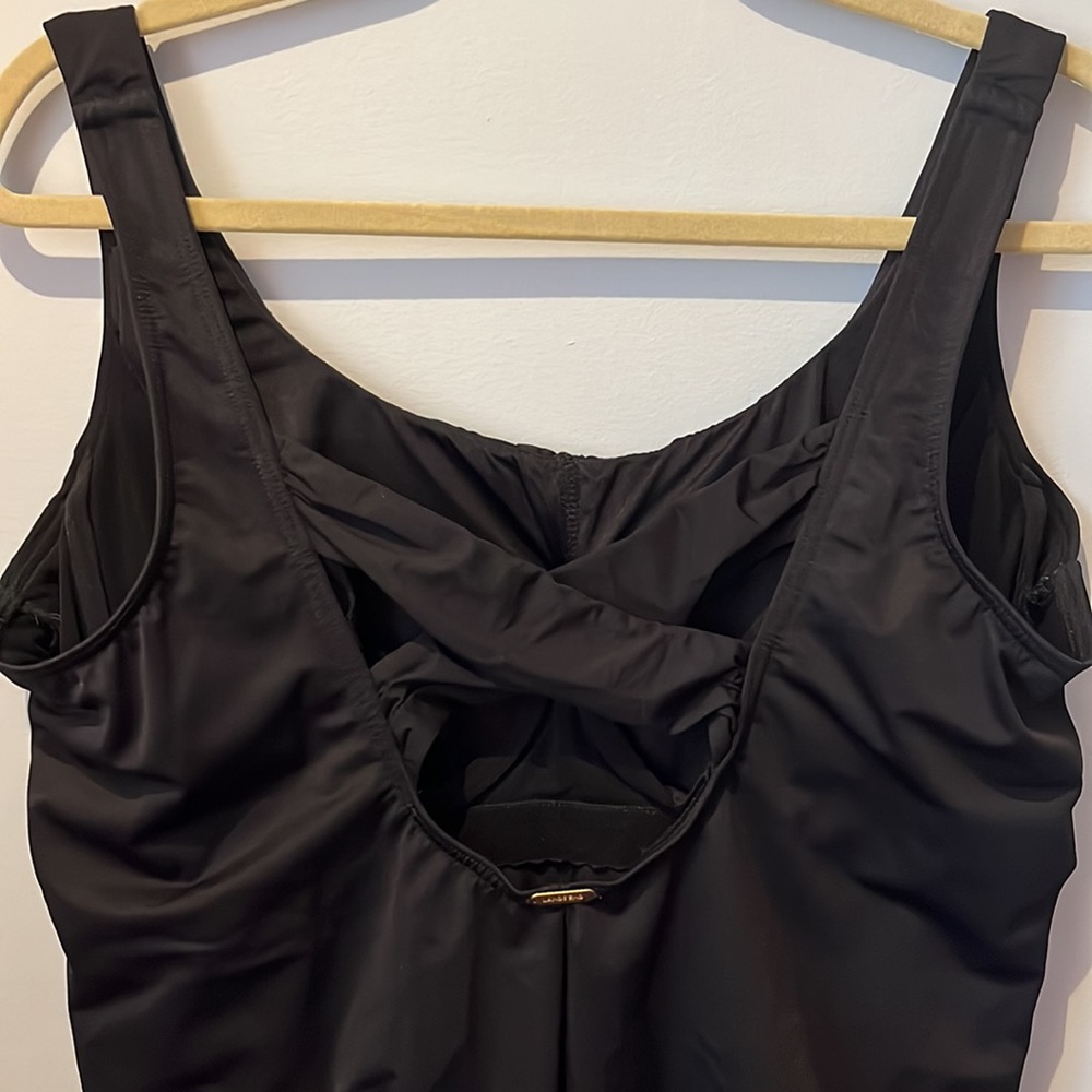 Lands End swimsuit with underwire - Picture 4 of 6